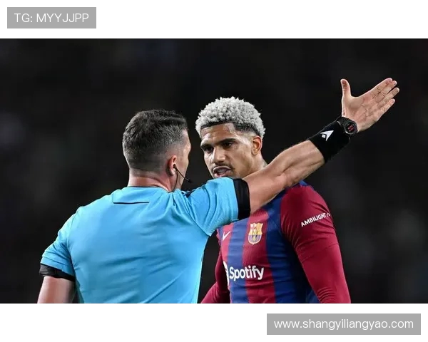 阿劳霍传射莱万破门 巴萨火力全开四球完胜十人皇家社会 阿劳霍传射莱万破门 巴萨火力全开四球完胜十人皇家社会