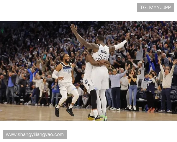 里夫斯压哨绝杀惊艳全场十月三十日NBA五佳球燃爆赛场 里夫斯压哨绝杀惊艳全场十月三十日NBA五佳球燃爆赛场